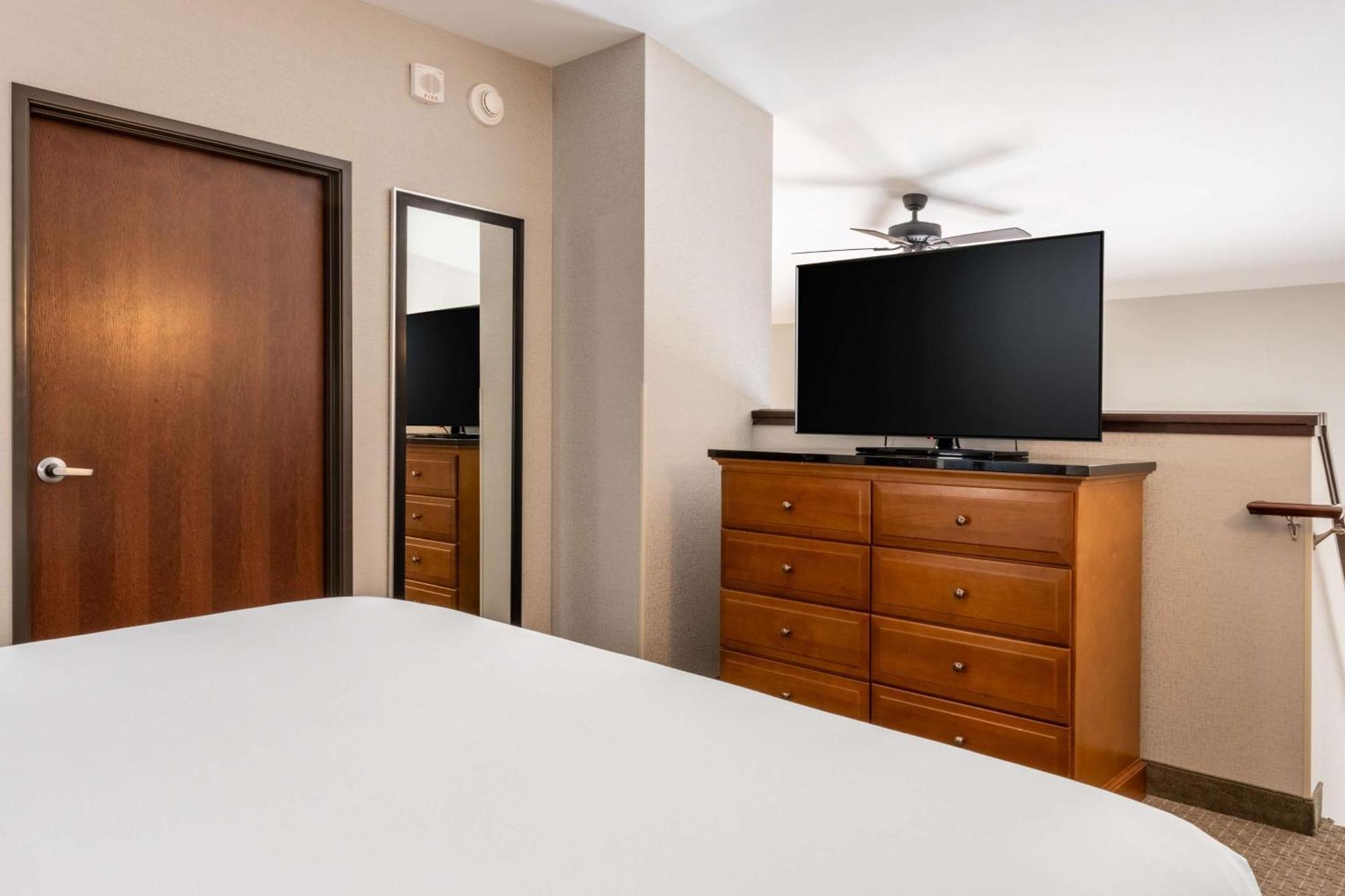 Drury Plaza Hotel Broadview Уичита Екстериор снимка