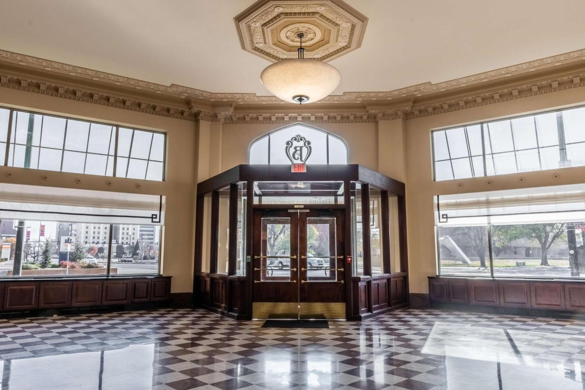 Drury Plaza Hotel Broadview Уичита Екстериор снимка